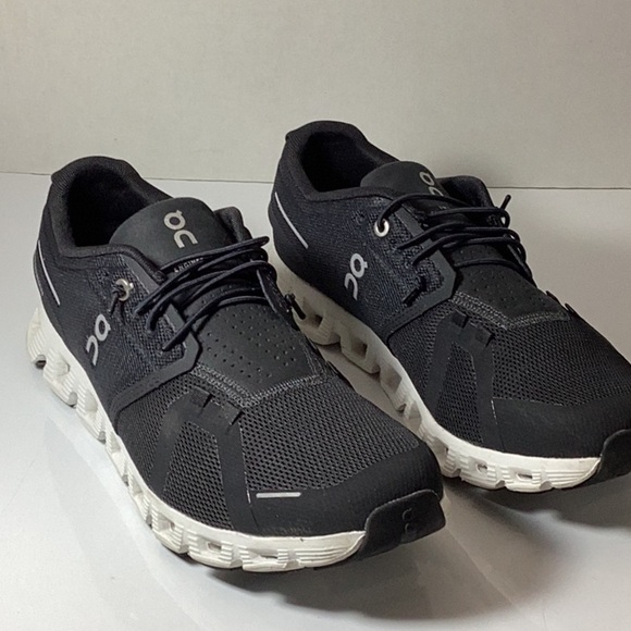 On Running Cloud 5 Running Black and White - Picture 3 of 10